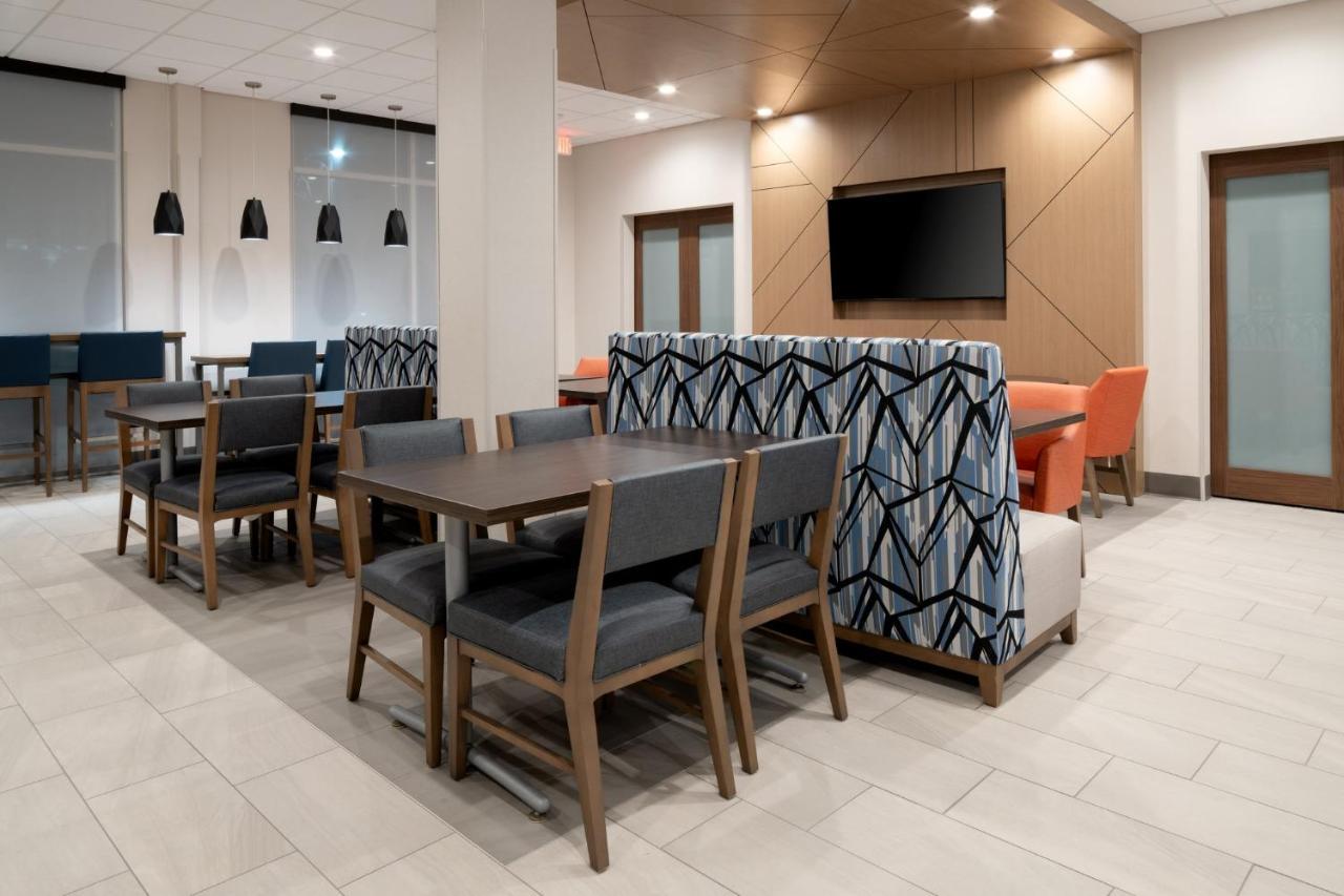 Holiday Inn Express & Suites - Hollister By Ihg Exterior foto