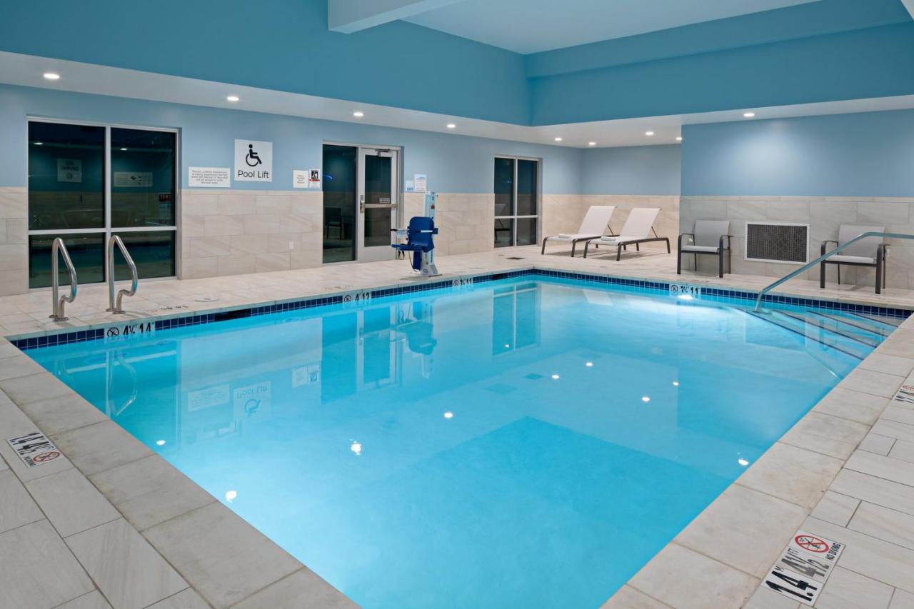 Holiday Inn Express & Suites - Hollister By Ihg Exterior foto
